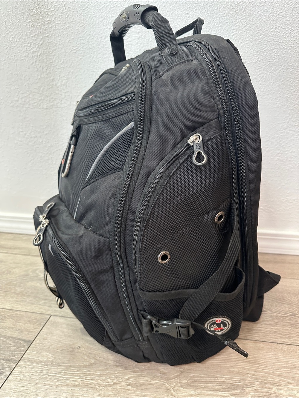 SwissGear 1900 ScanSmary TSA Backpack - Picture 3 of 11